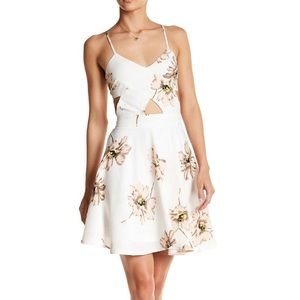 NWT L’ATISTE Cutout floral dress